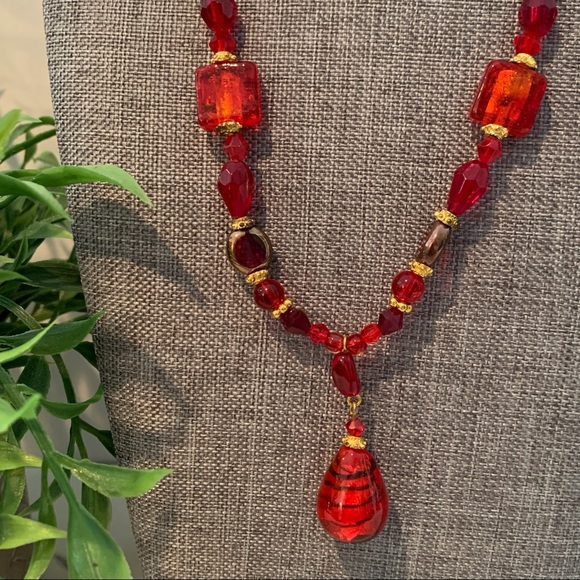Red glass bead 18" necklace.  Excellent condition. - Picture 5 of 6